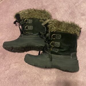 Khombu faux fur winter boots, size 7